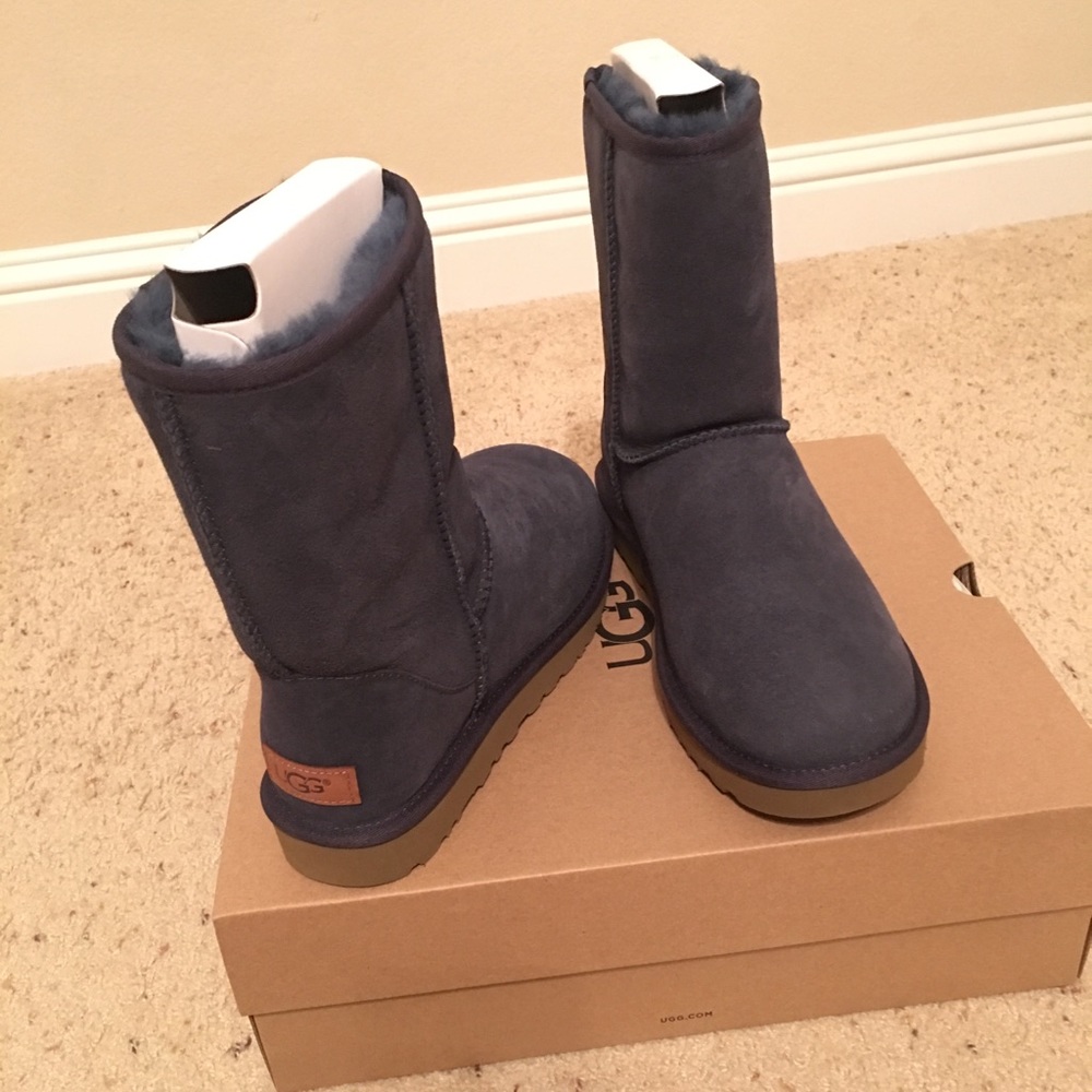 UGG classic short II